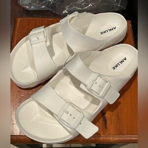 Anluke Comfort Slide Sandals, white, size 3/4, NEW!